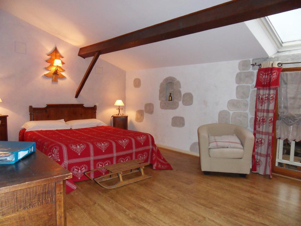 L'Estapade Des Tourelons Bed & Breakfast Saint-Jean-en-Royans Rom bilde