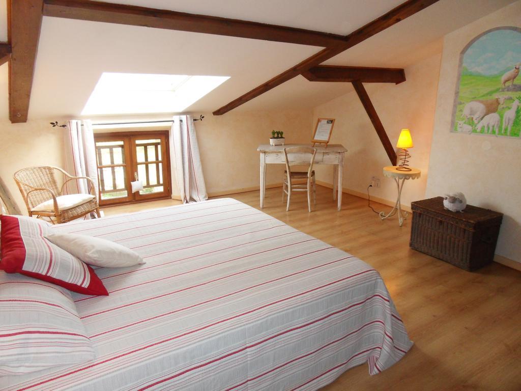 L'Estapade Des Tourelons Bed & Breakfast Saint-Jean-en-Royans Rom bilde