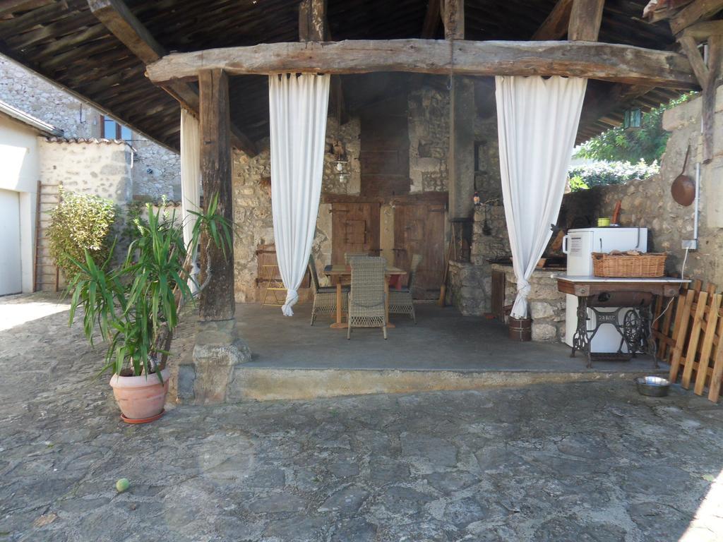 L'Estapade Des Tourelons Bed & Breakfast Saint-Jean-en-Royans Eksteriør bilde